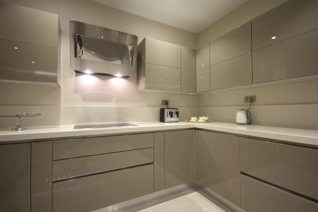 Greige Gloss Kitchen — High-gloss lacquer