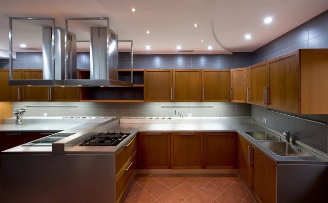 Classic Wood Kitchen — Solid wood + veneer