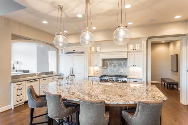 Luxury Island Kitchen — Quartz + lacquer